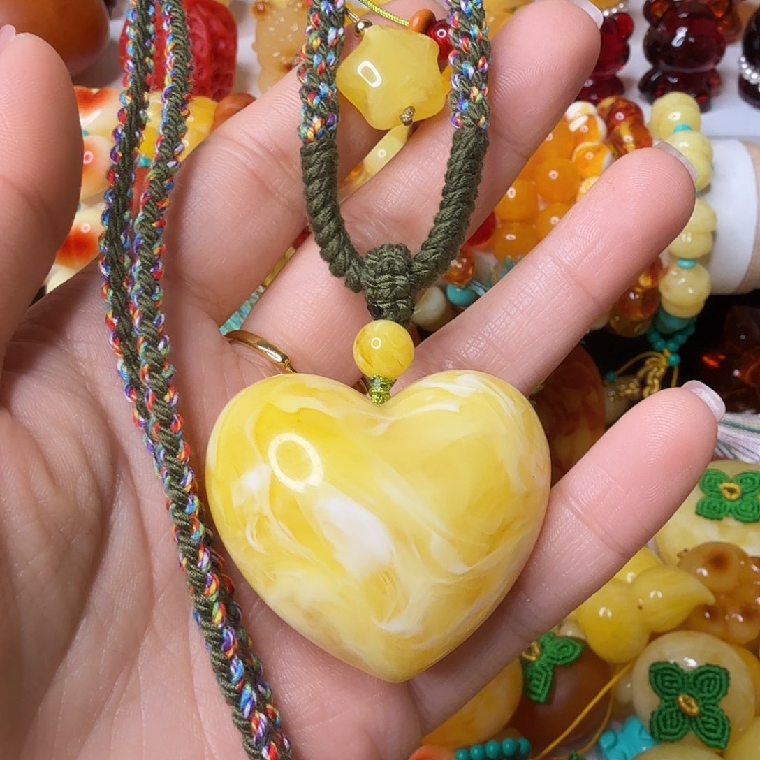 小***缪非金属白蜡花爱心毛衣链