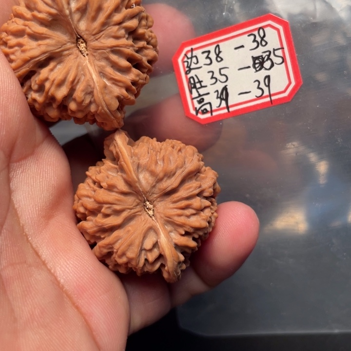 魏***子桃核吊坠满天星狮子头