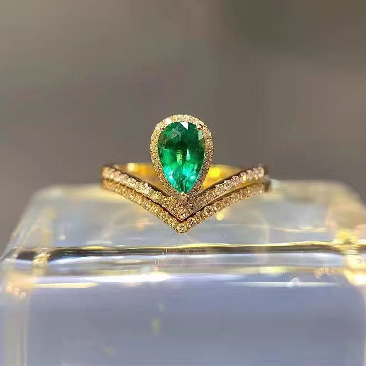 哥伦比亚祖母绿戒指（微棉） 满火彩主石：4×6mm 925银豪镶 A573