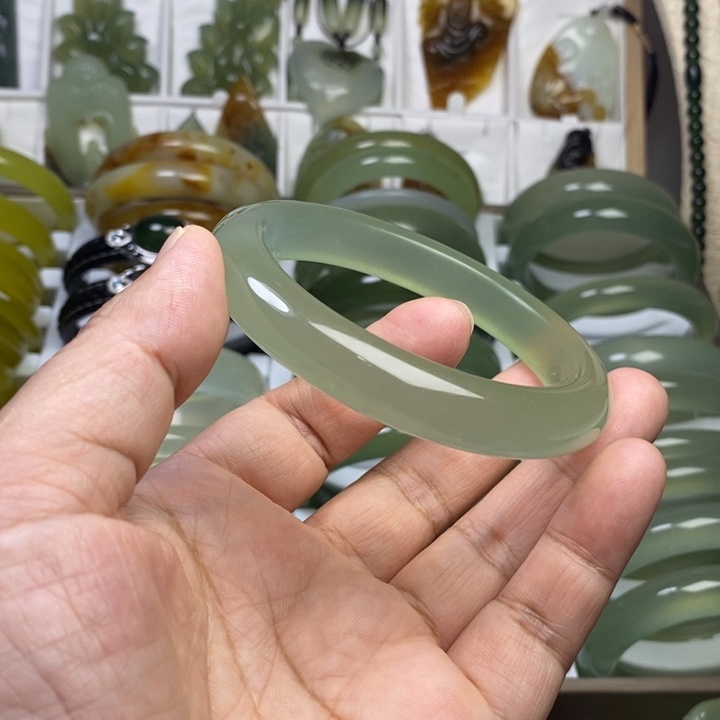 蛇纹石玉手镯未镶嵌
