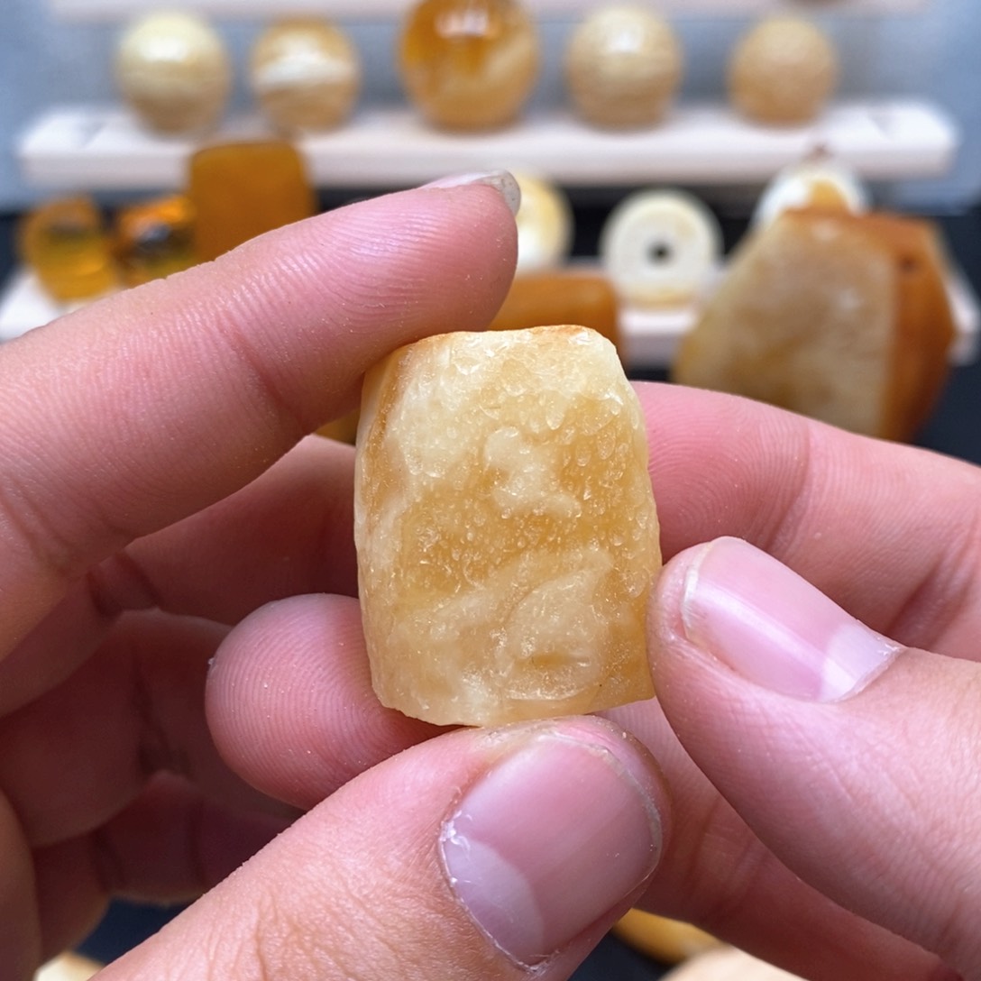 定制琥珀未镶嵌春**物天然蜜蜡原石加工不退不换