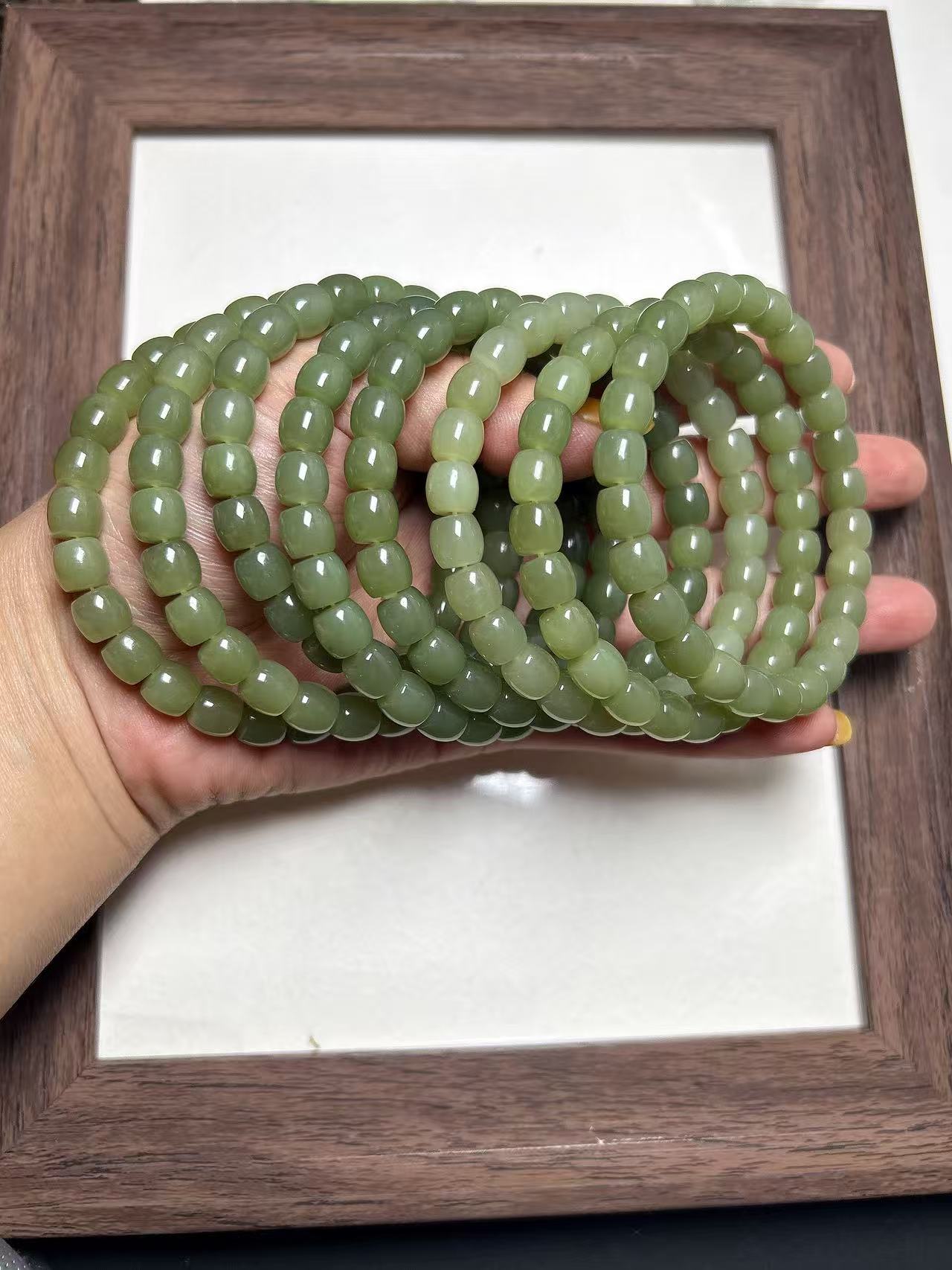 1512-和田玉牛油果色直切手串8mm（多样性发其一）