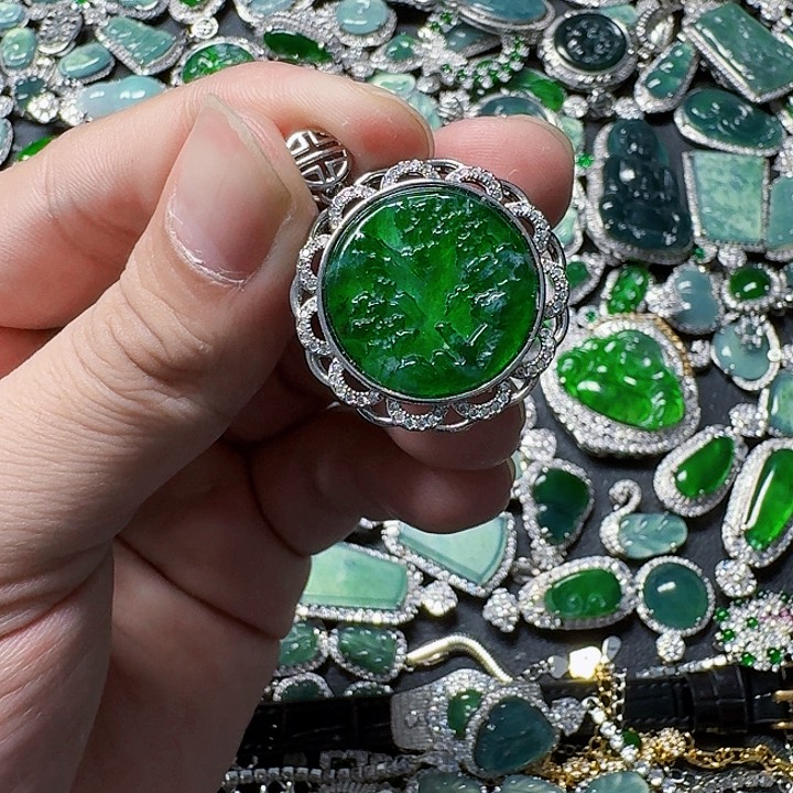 翡翠颈饰未镶嵌天然A货翡翠放漏