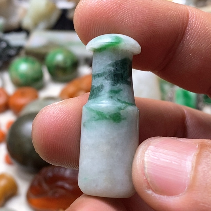 翡翠颈饰未镶嵌老烟嘴包老包A