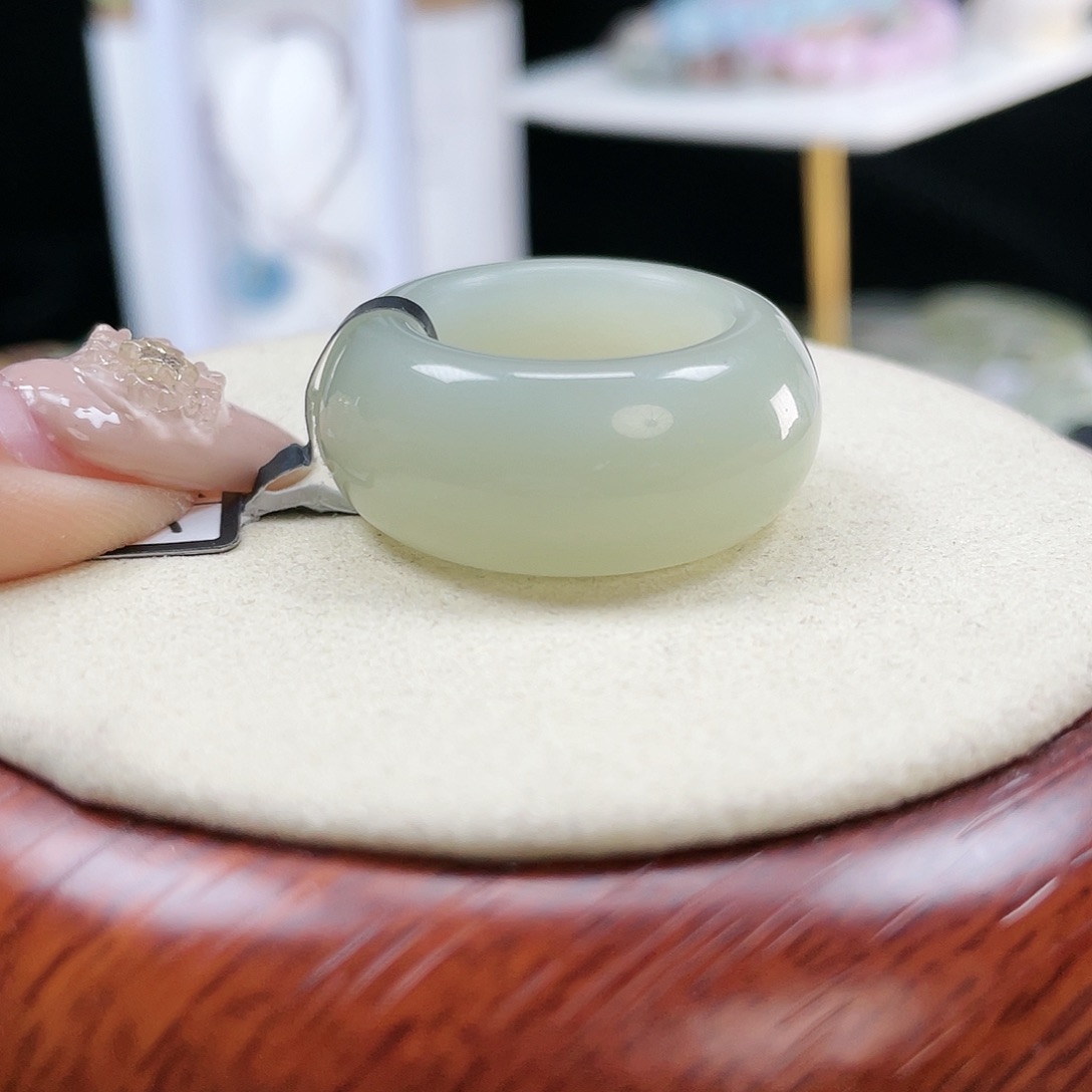 和田玉未镶嵌戒指P33奶绿轮胎18.2不退换