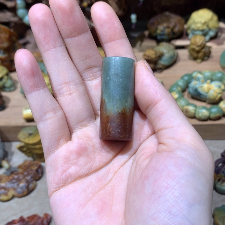 未镶嵌岫岩河磨玉（透闪石质玉）挂件