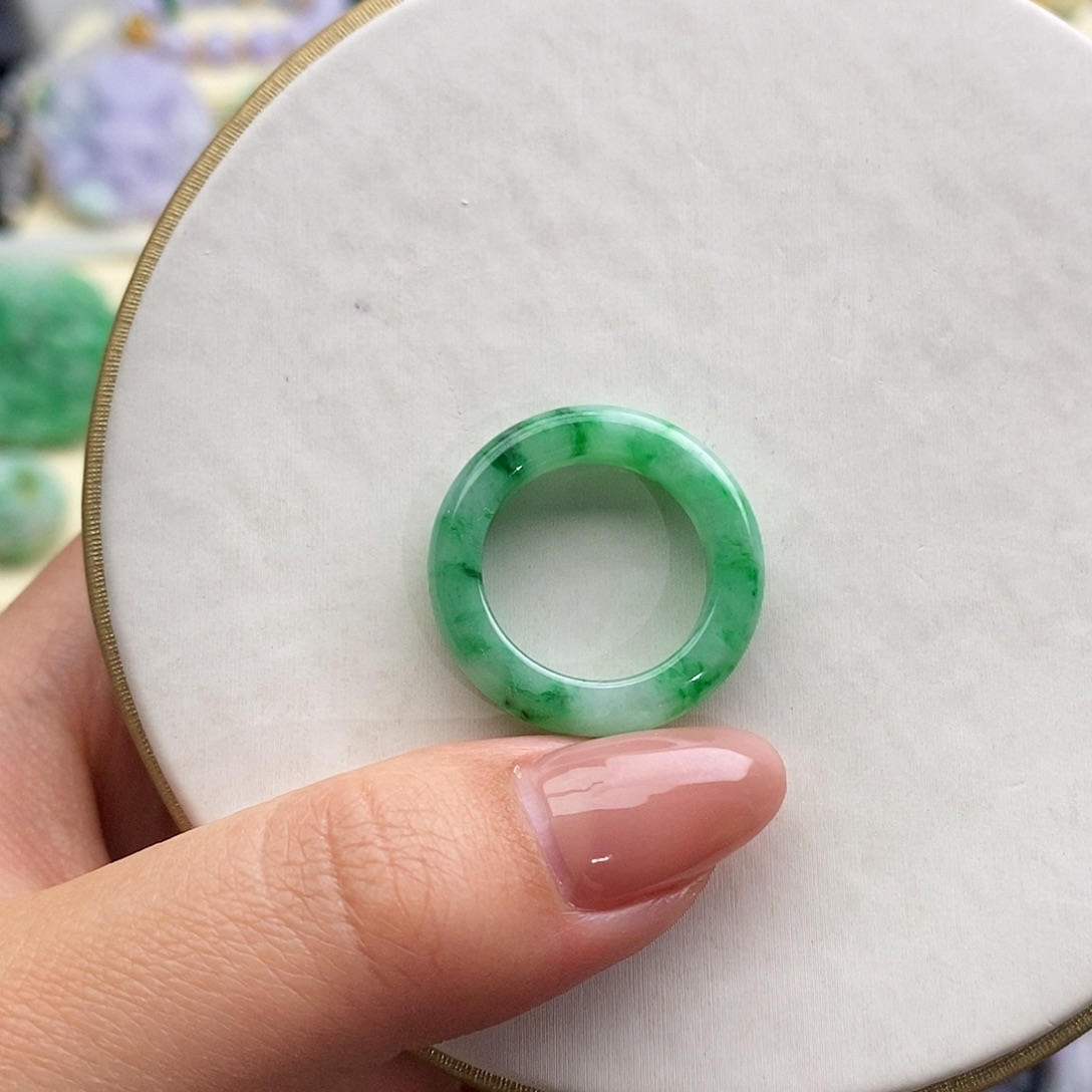 翡翠未镶嵌戒圈戒圈