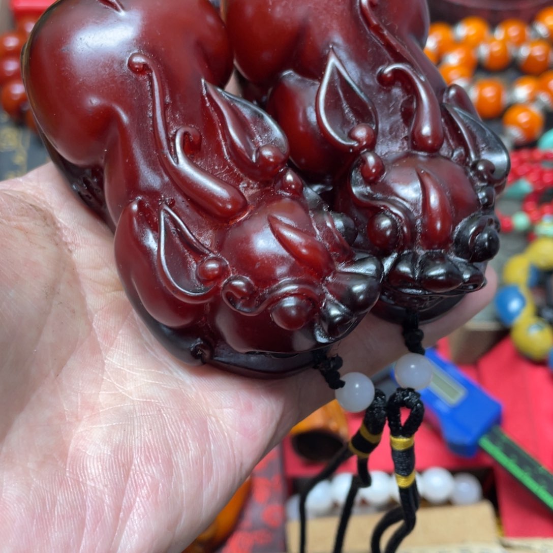 琥珀裸石未镶嵌好物推荐如图所示