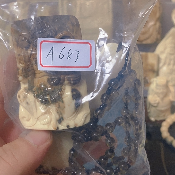 肖*生天然猛犸牙雕刻残次品