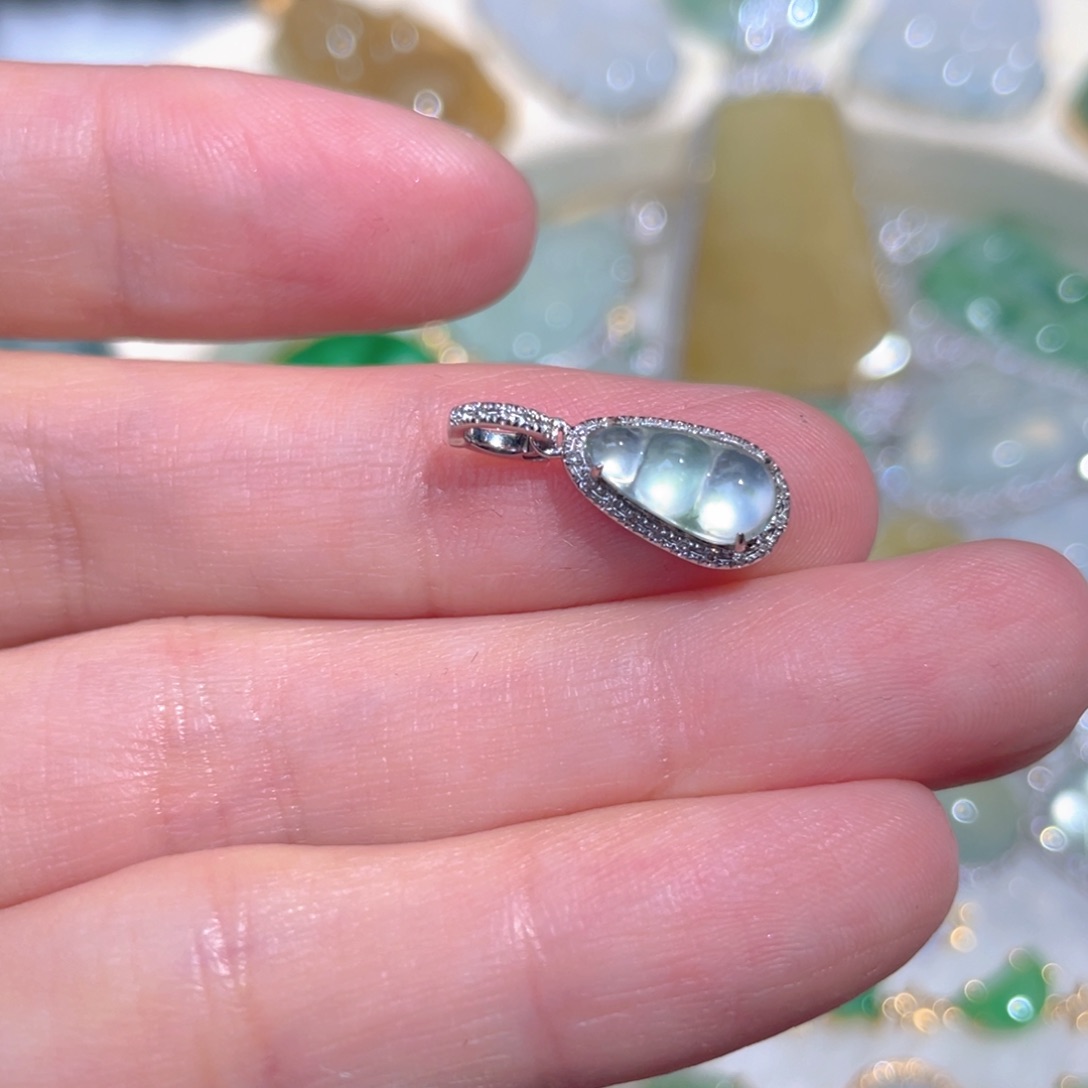 翡翠颈饰18K金镶嵌翡翠