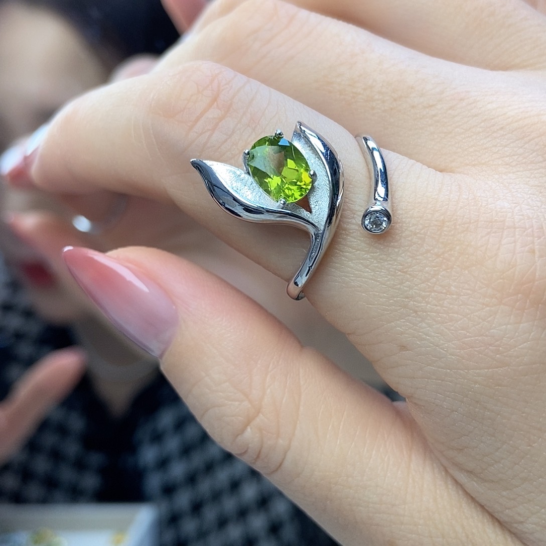 橄榄石戒指银S925镶嵌