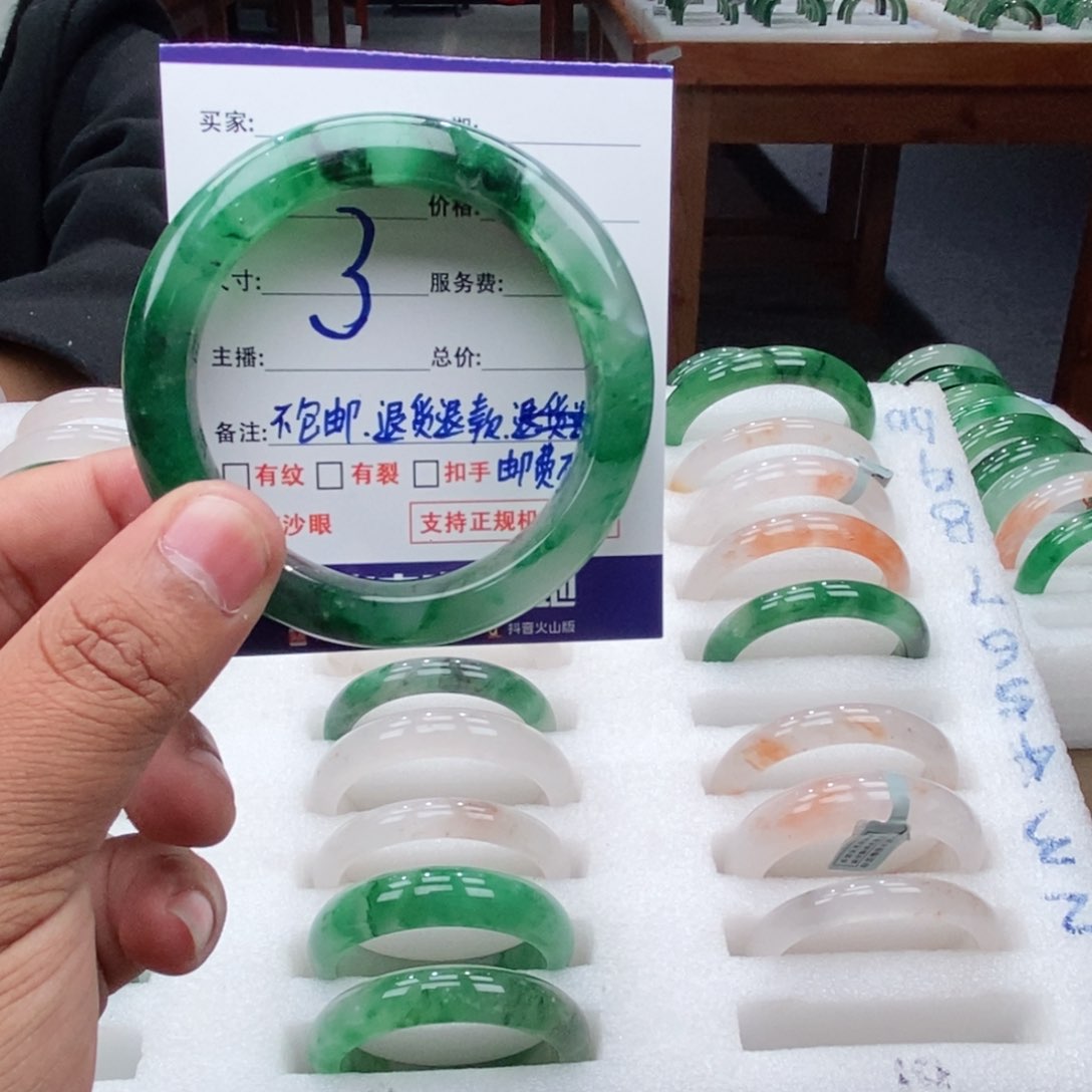 未镶嵌手镯石英质玉54