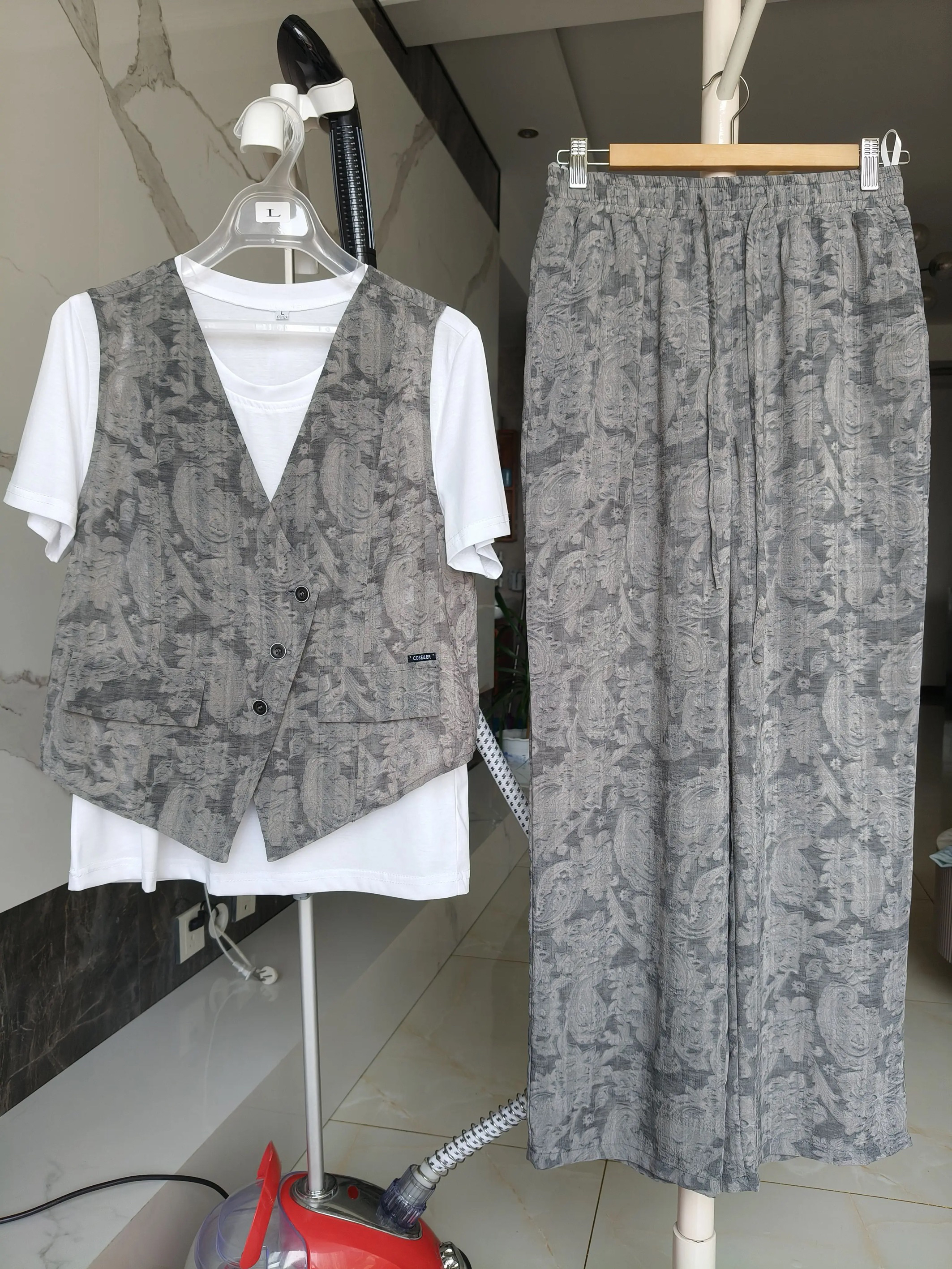 新款气质通勤马甲三件套圆领T恤垂感筒裤阔腿裤时尚印花