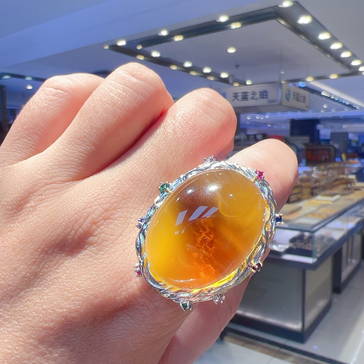 银镶嵌天然琥珀蜜蜡意境珀蛋面女款精美戒指