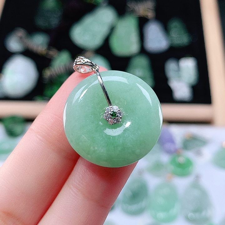 翡翠未镶嵌颈饰吊坠