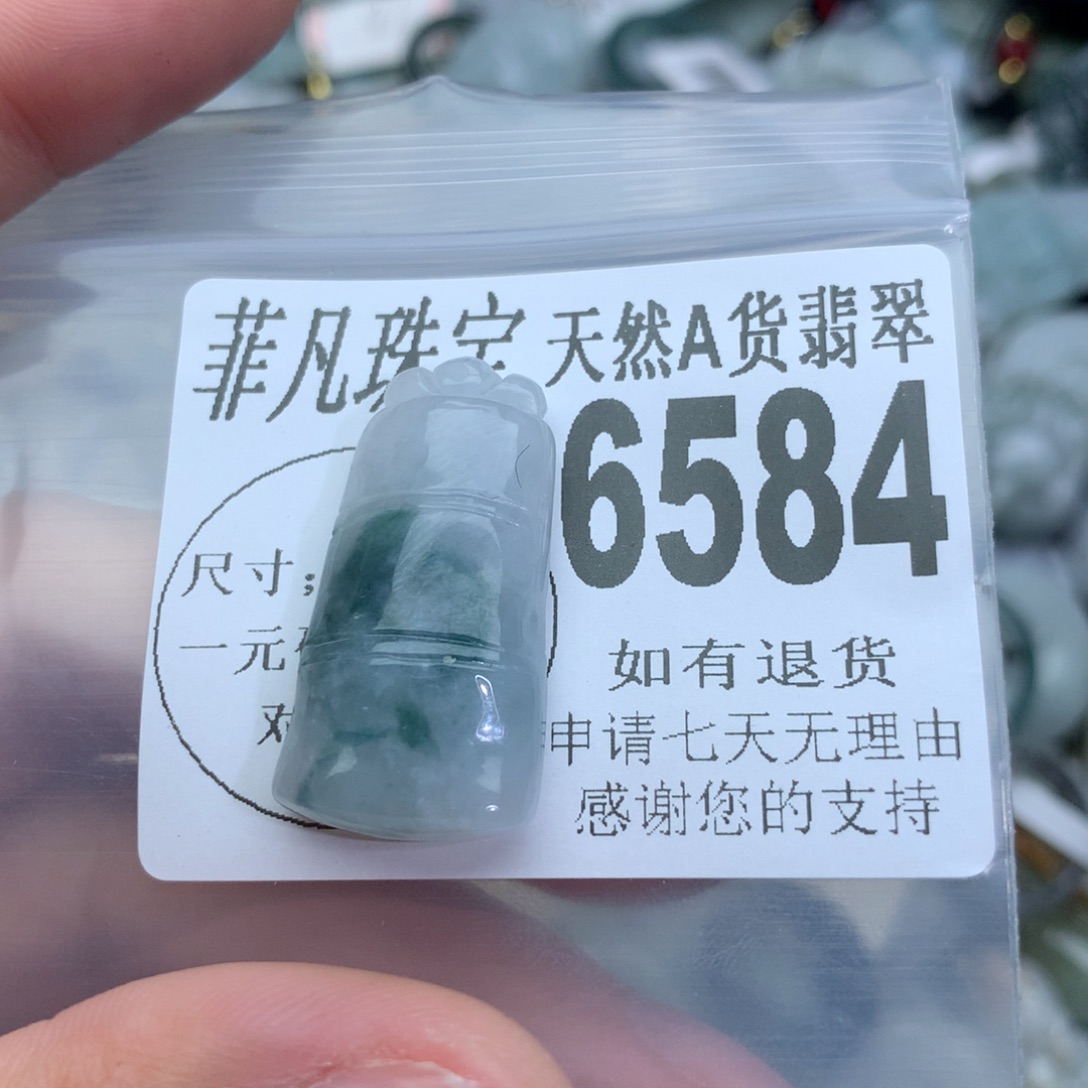 翡翠颈饰未镶嵌684。