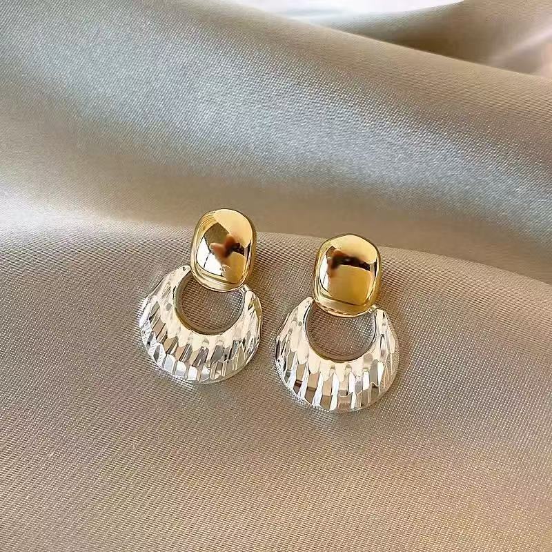 合金锆石耳饰 格纹拉丝网花耳钉简约高级感