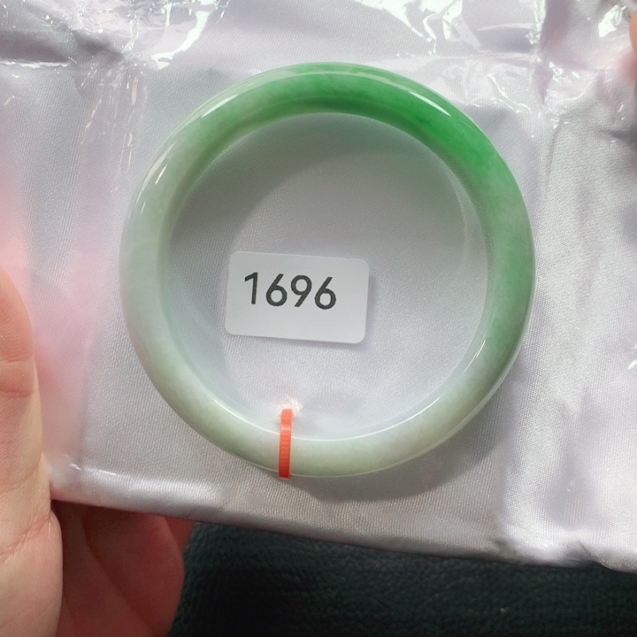 翡翠手镯未镶嵌天然翡翠手镯01