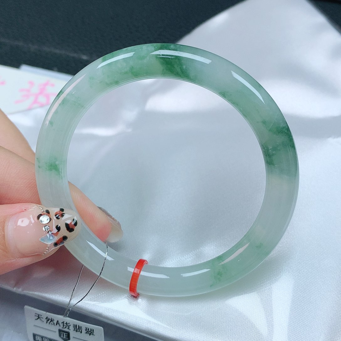 翡翠手镯未镶嵌53圈