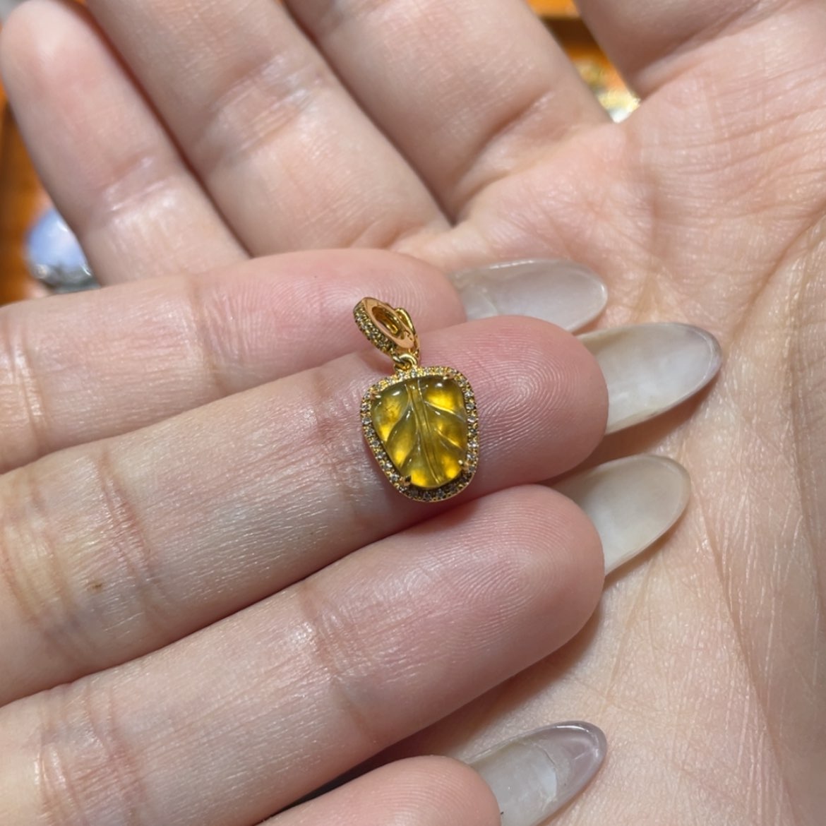 【闪购商品】颈饰18K金镶嵌翡翠