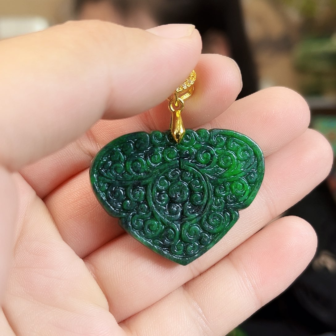 翡翠未镶嵌颈饰吊坠