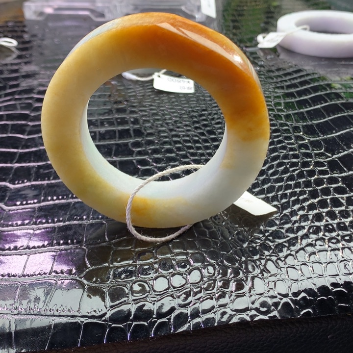 定制翡翠未镶嵌手镯