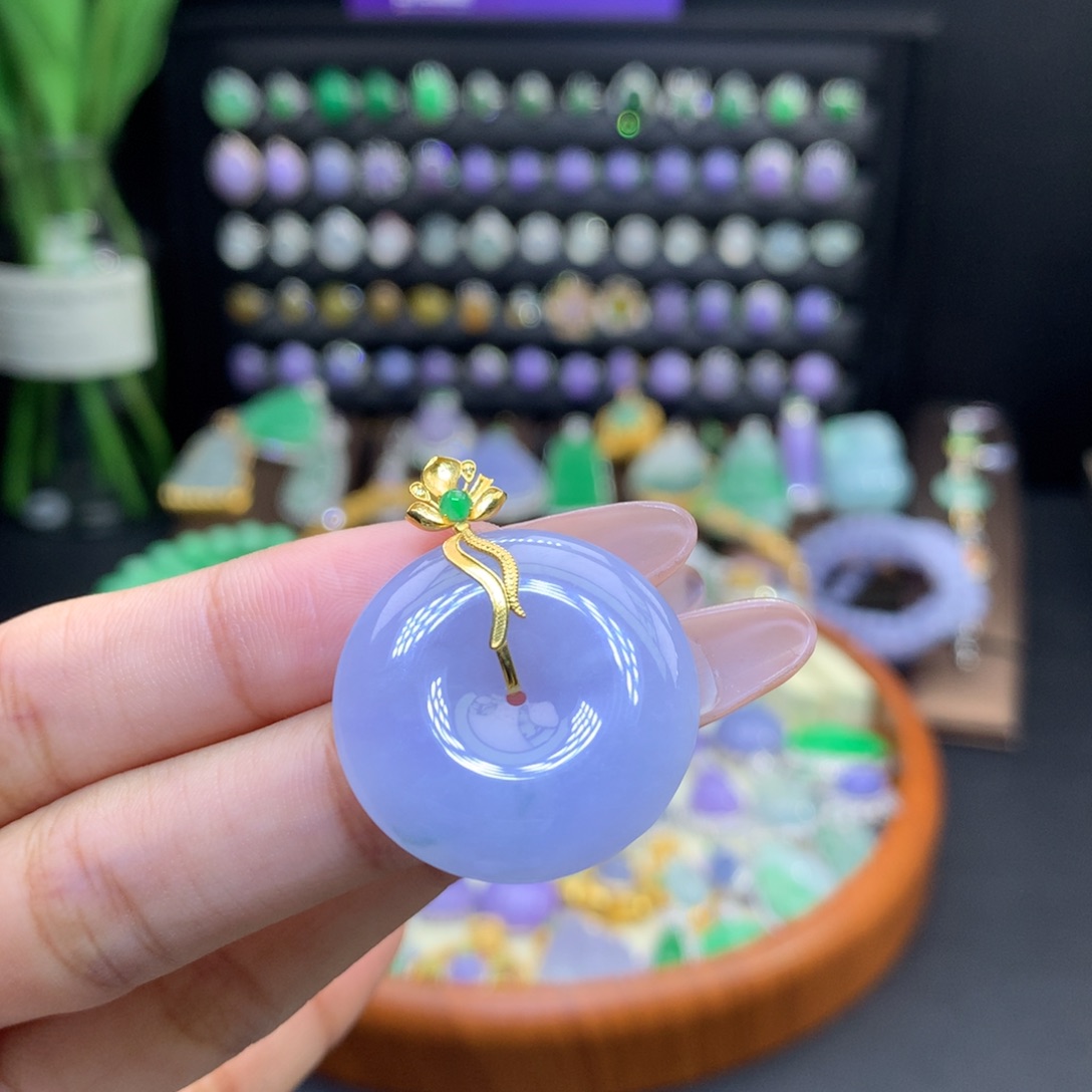 翡翠18K金镶嵌颈饰