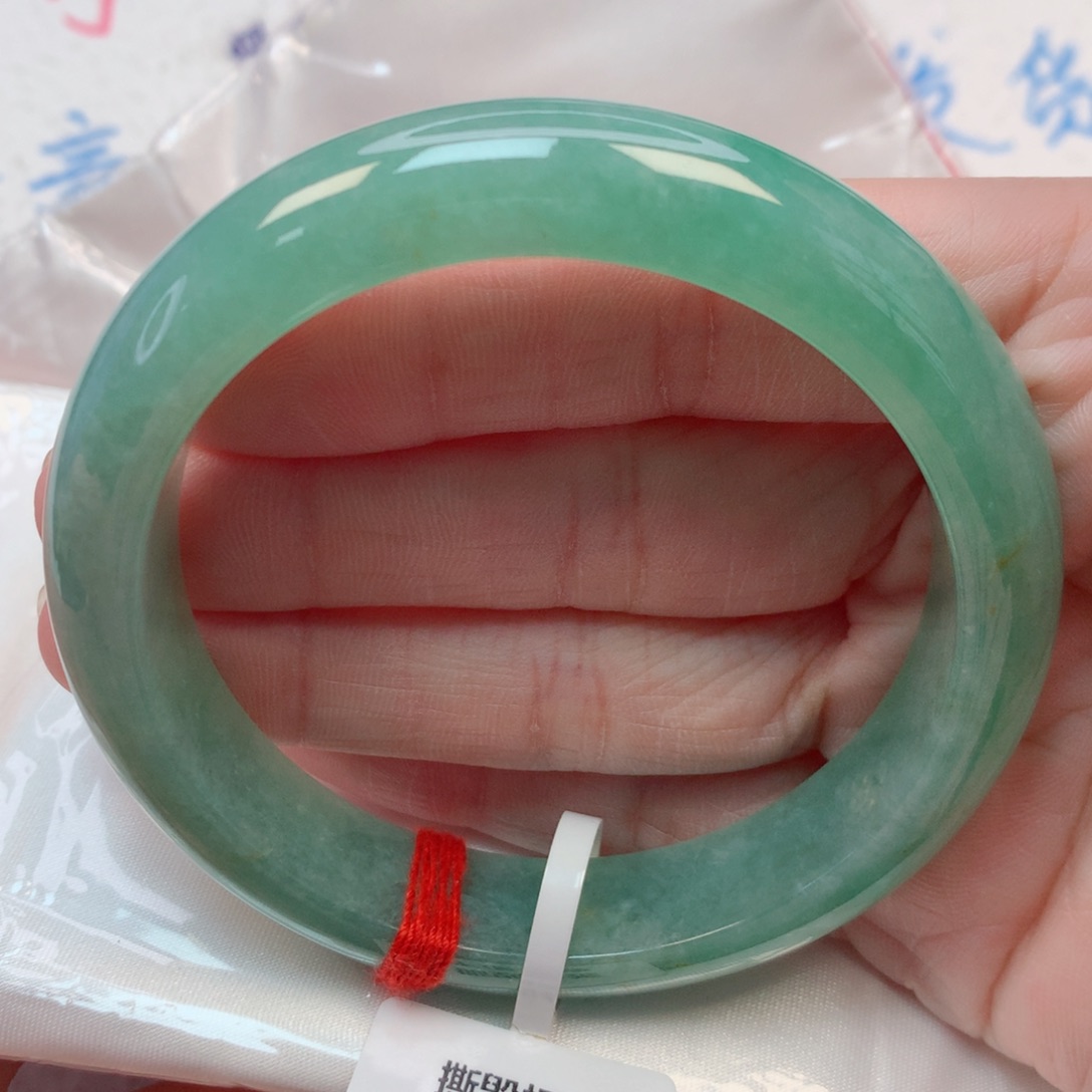 翡翠手镯未镶嵌57.6圈 满绿 种老细腻