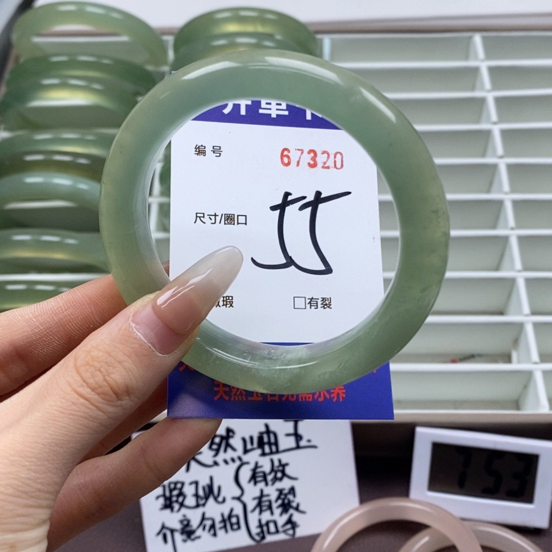 蛇纹石玉手镯未镶嵌