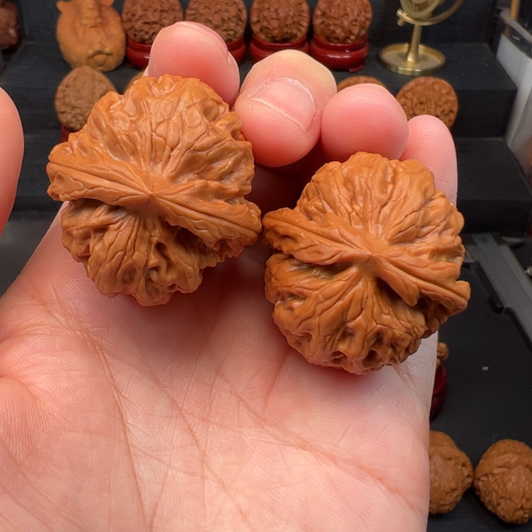 文玩核桃吊坠36红锦鲤