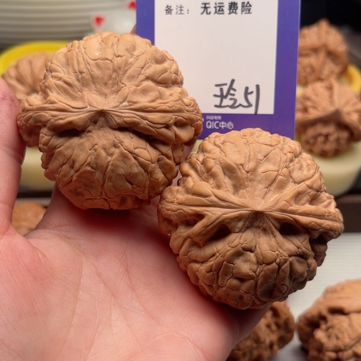 吊坠文玩核桃大**?文玩核桃把件51