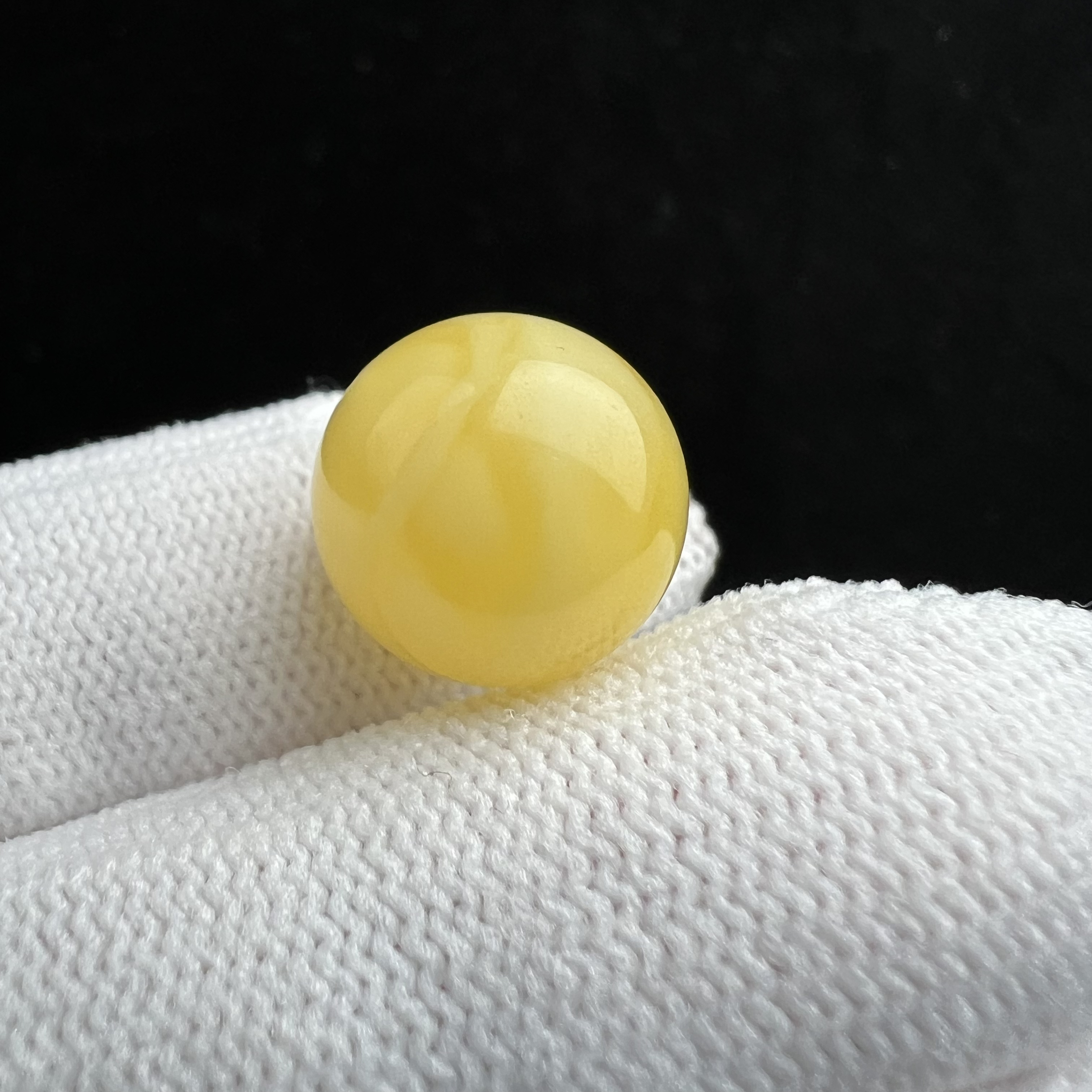 A1820天然蜜蜡鸡油黄圆珠 13.7mm支持鉴定 假一罚四