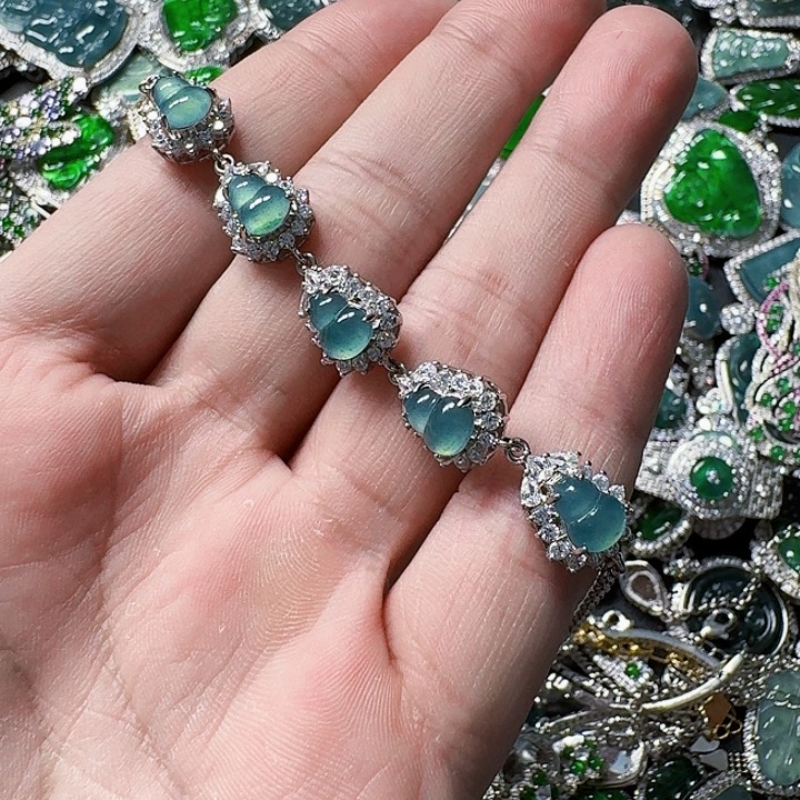 翡翠颈饰未镶嵌天然A货翡翠放漏