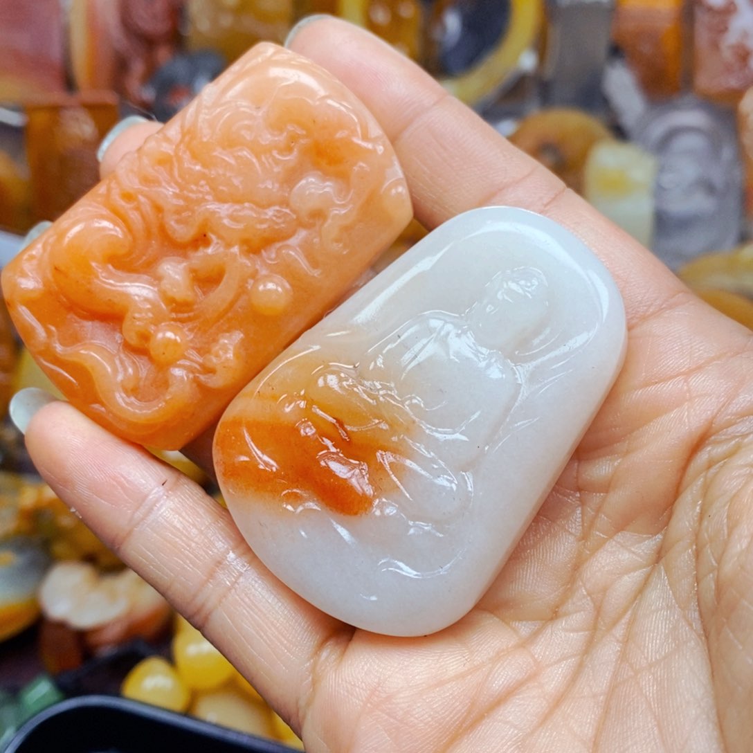 石英质玉（黄龙玉）未镶嵌颈饰