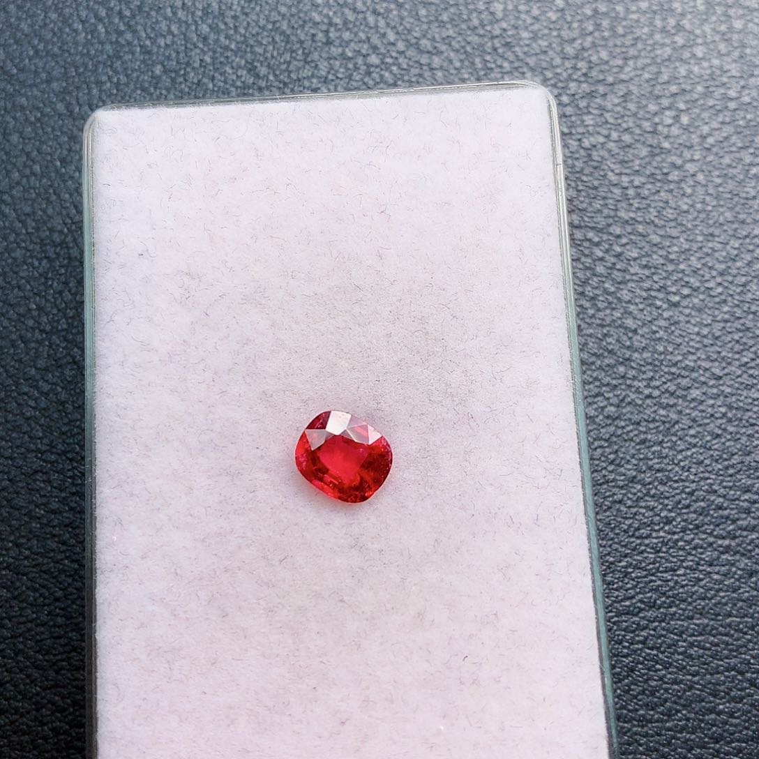 天然尖晶石0.9ct裸石未镶嵌尖晶石