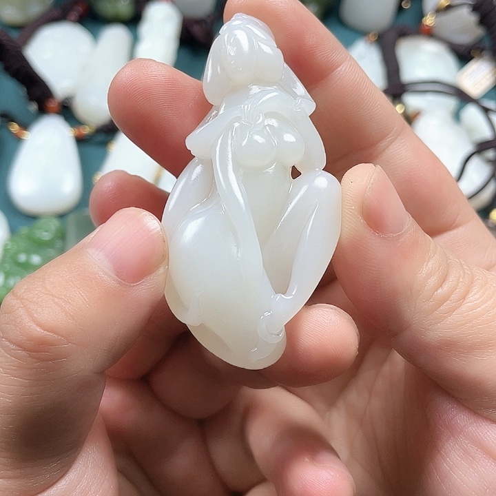 和田玉颈饰未镶嵌大***王