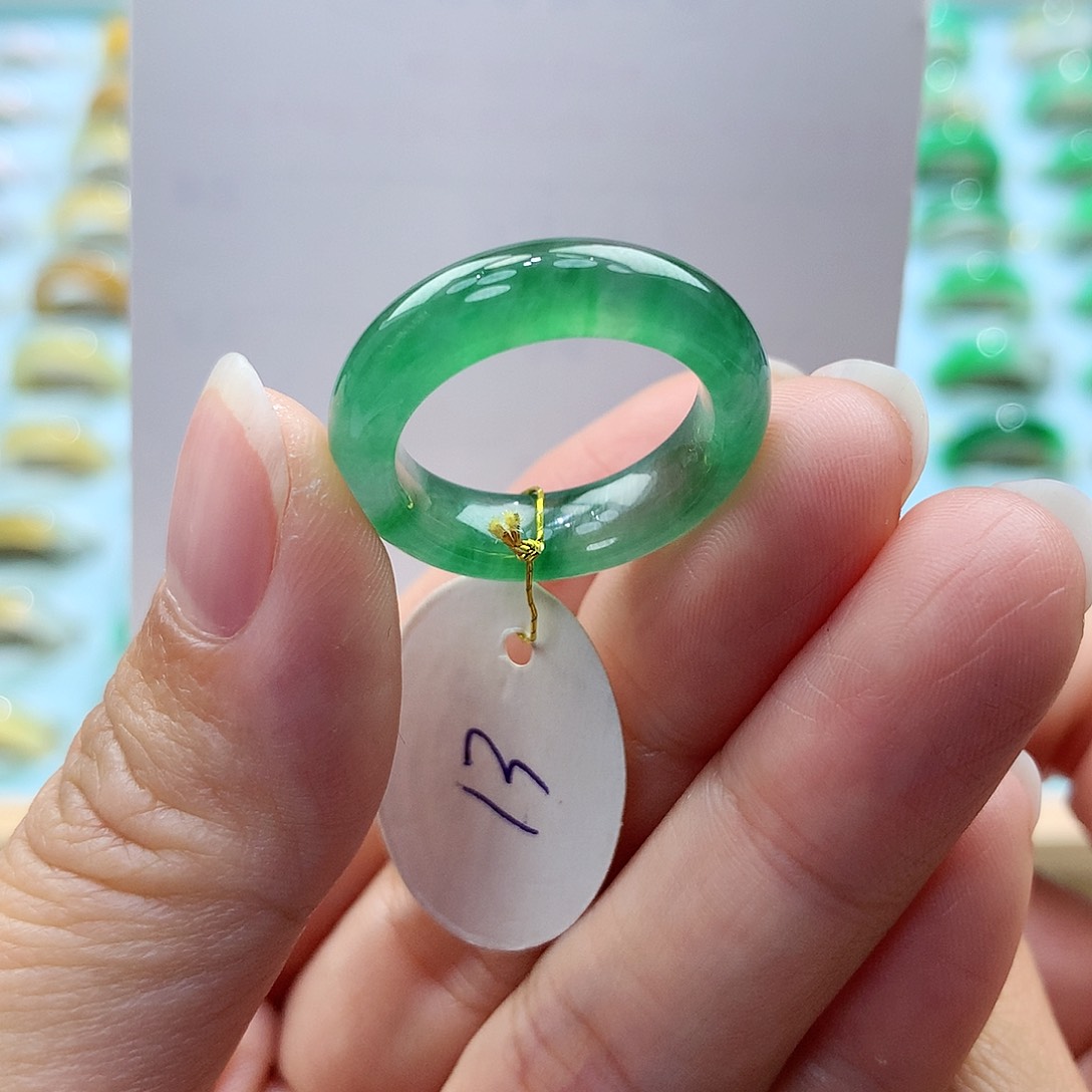 翡翠戒指未镶嵌13圈