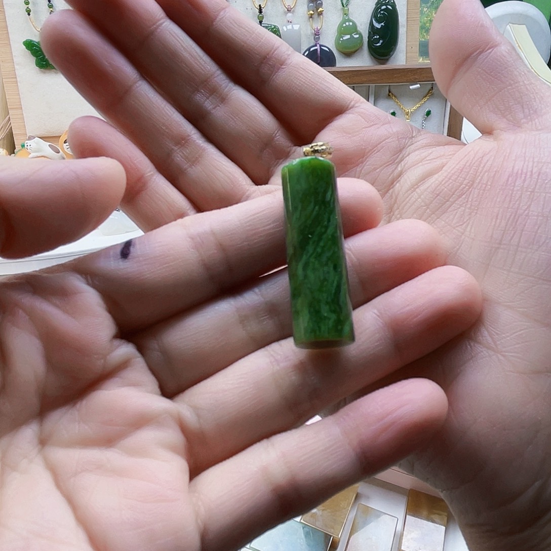 依***蔓和田玉未镶嵌颈饰