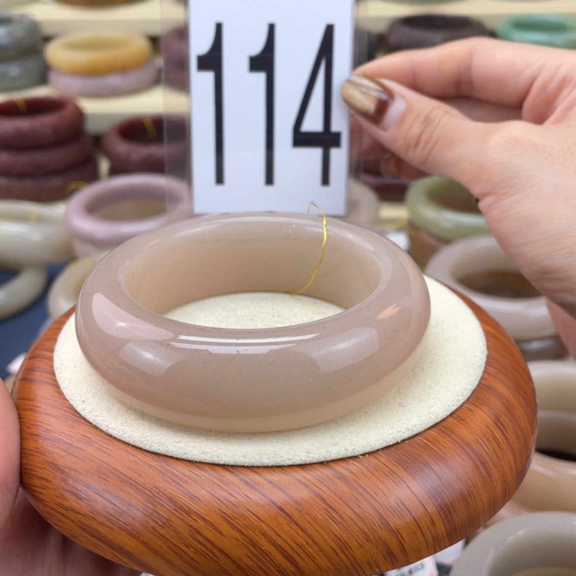 【闪购商品】石英质玉手镯未镶嵌