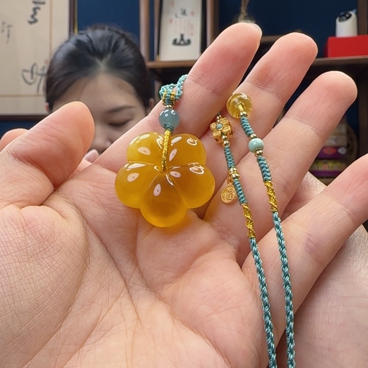 未镶嵌吊坠(赠链)蜜蜡