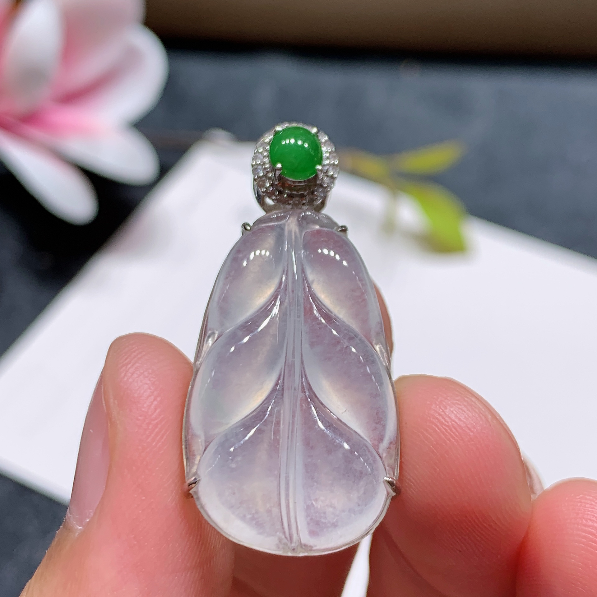 18k金天然A货翡翠精品白冰树叶吊坠