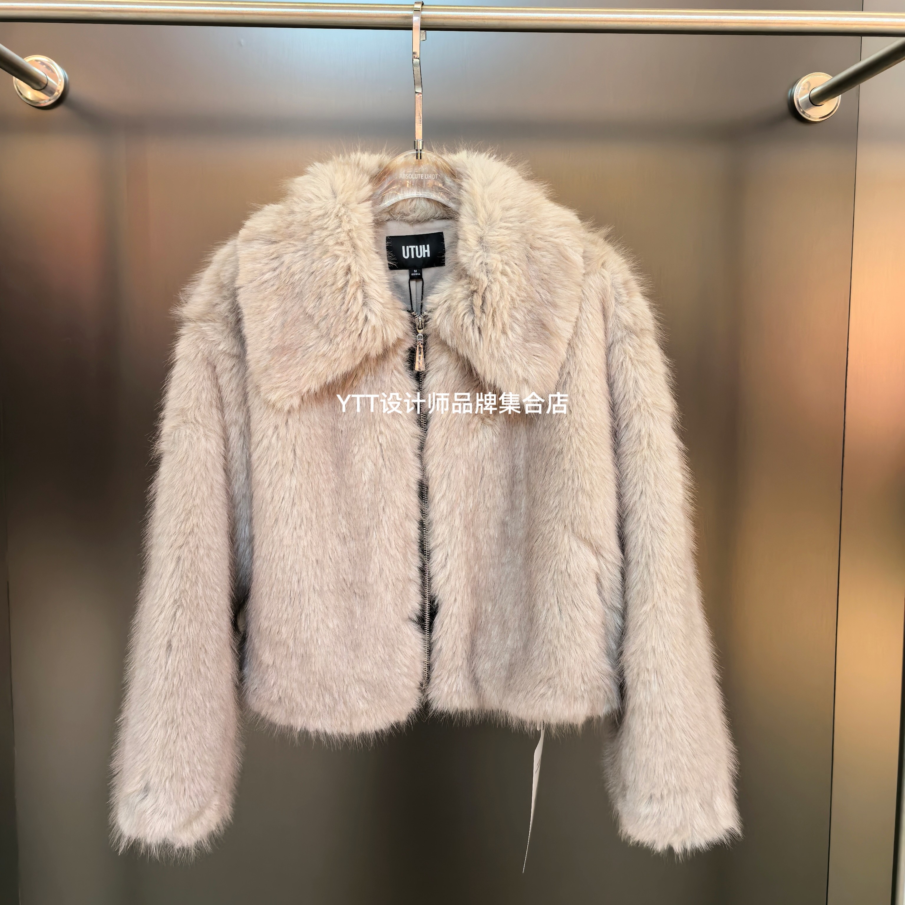 UTUH  2025秋冬新款环保毛毛短外套休闲翻领外套米杏色外套