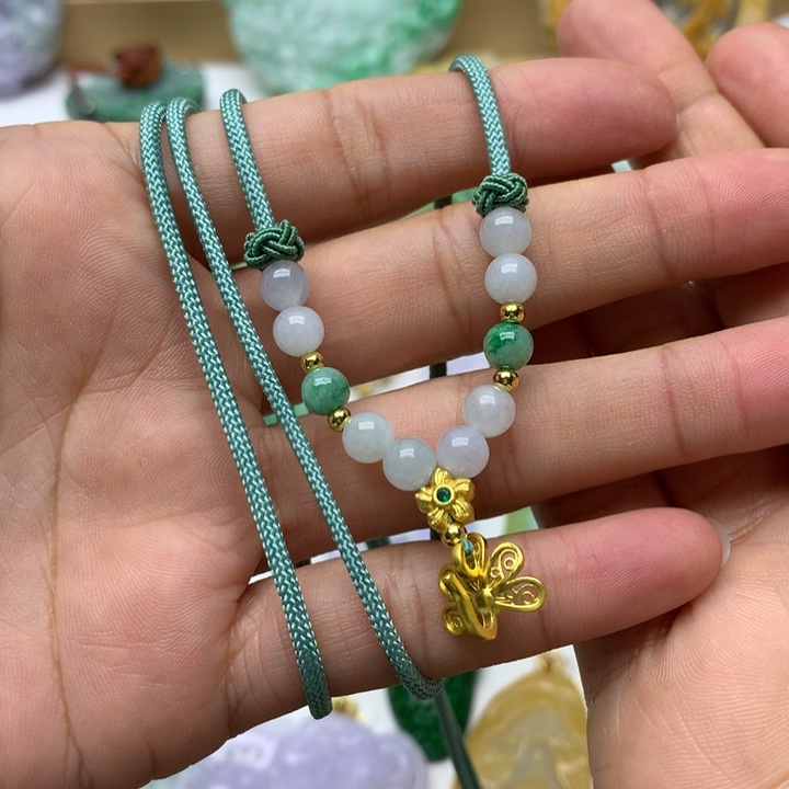 翡翠颈饰未镶嵌君****?翡翠