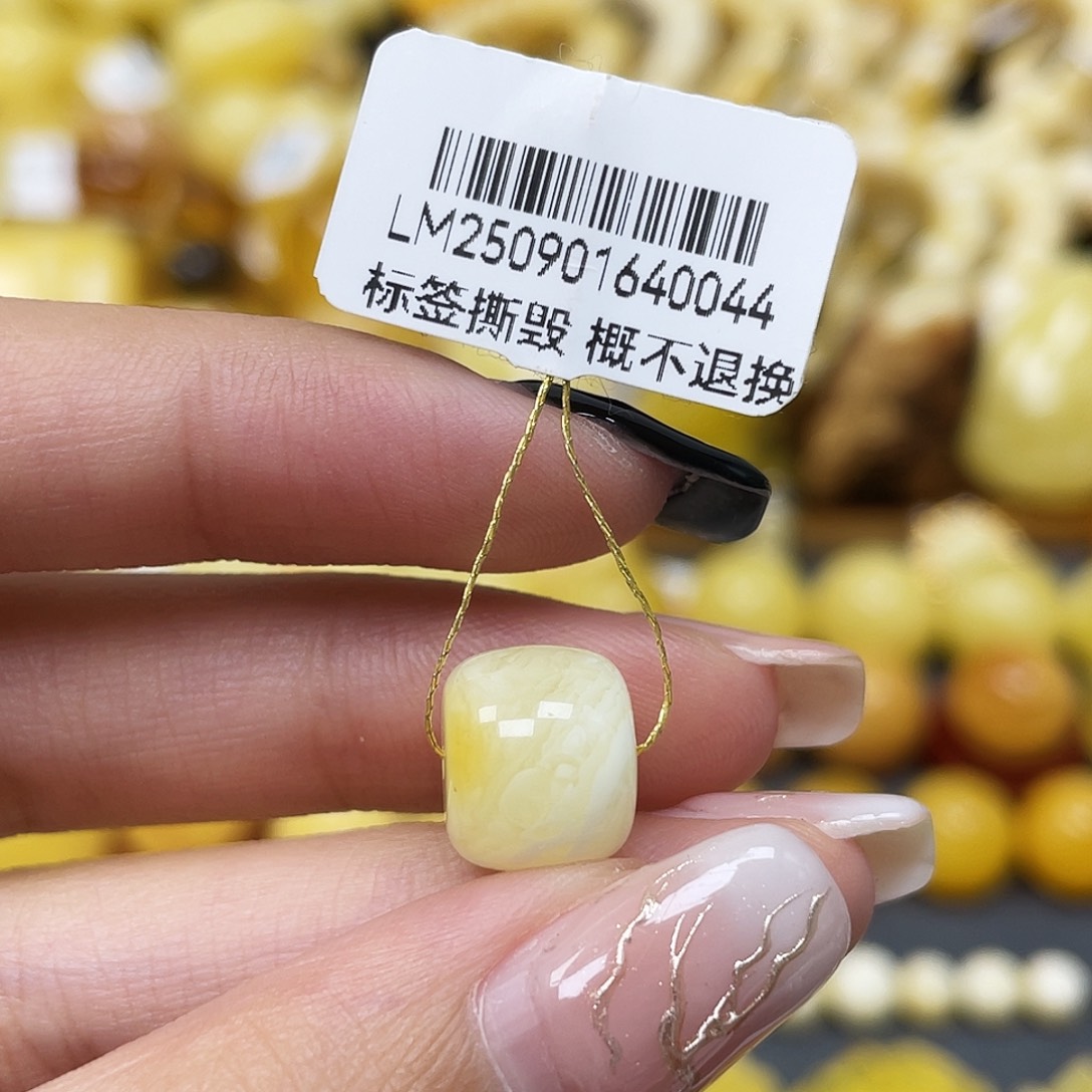 早***好琥珀未镶嵌裸石11.3*9.4mm老型珠蜜蜡 瑕 俏色