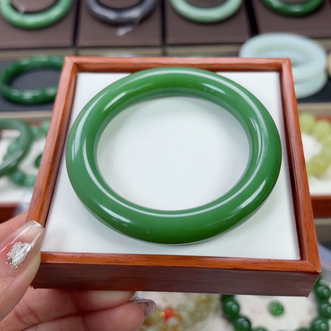 和田玉手镯58.3有纹未镶嵌