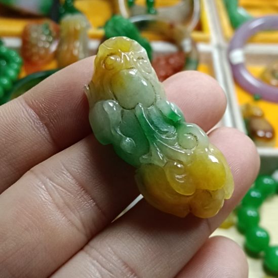 翡翠颈饰未镶嵌翡翠