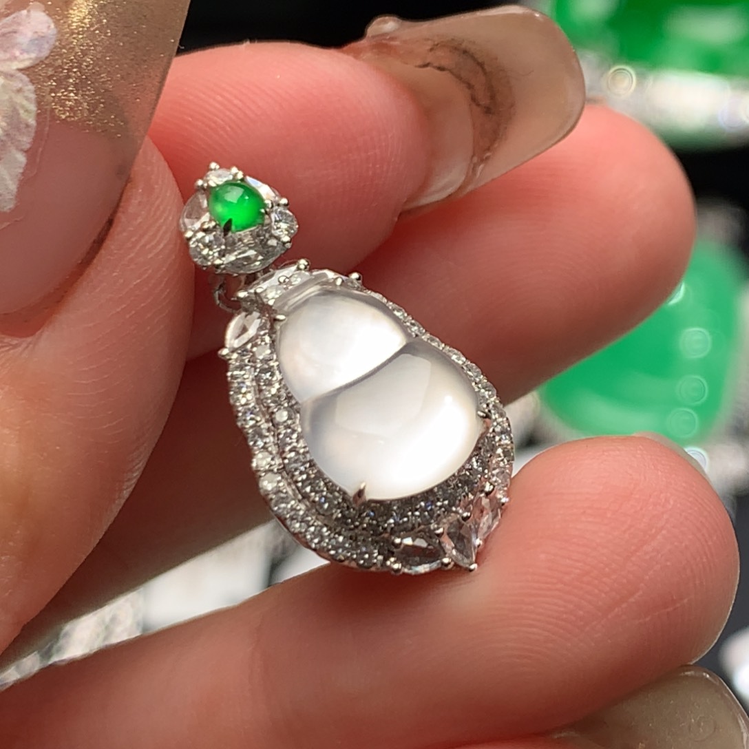 翡翠颈饰18K金镶嵌吊坠