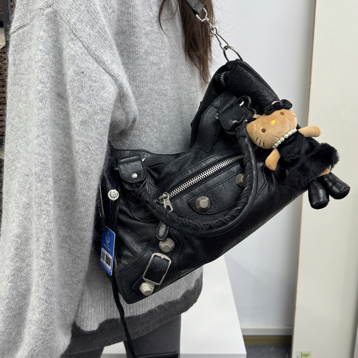 95新 Balenciaga/巴黎世家 黑银大钉city机车包（38cm）/Y1070