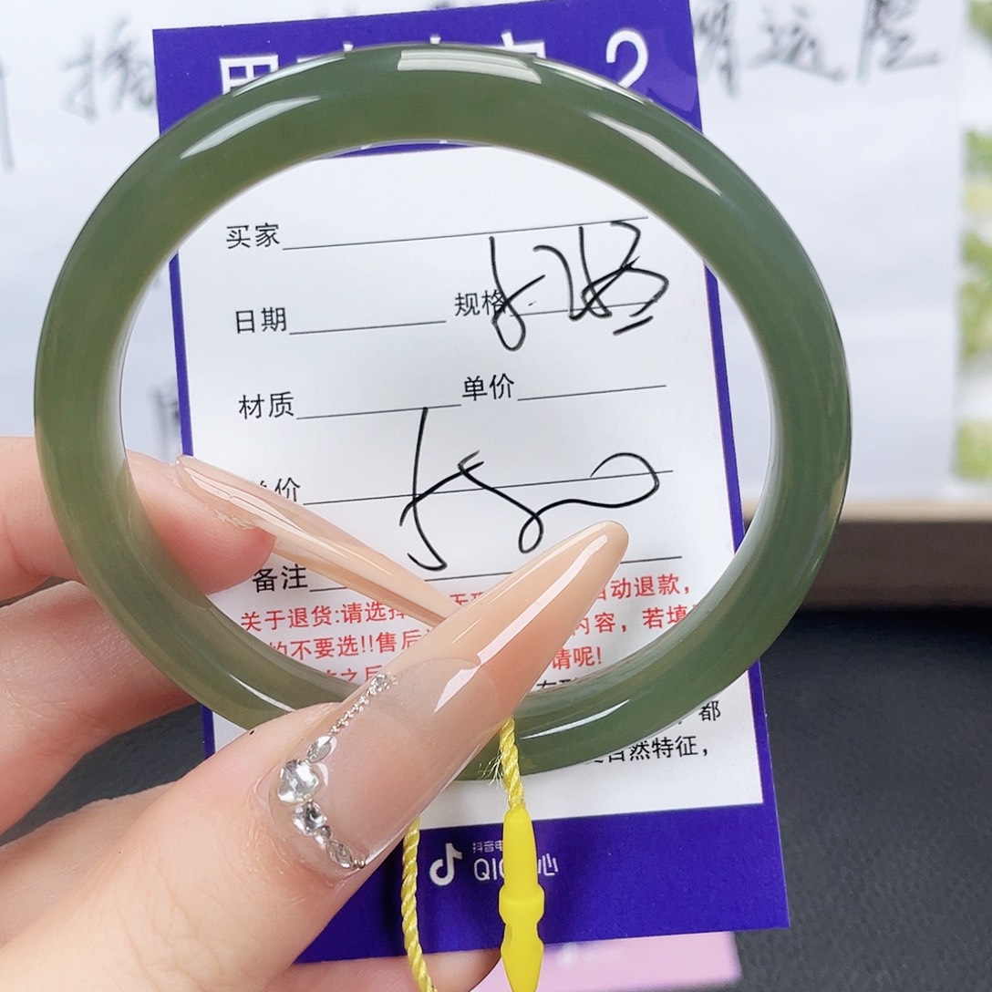 和田玉未镶嵌手镯