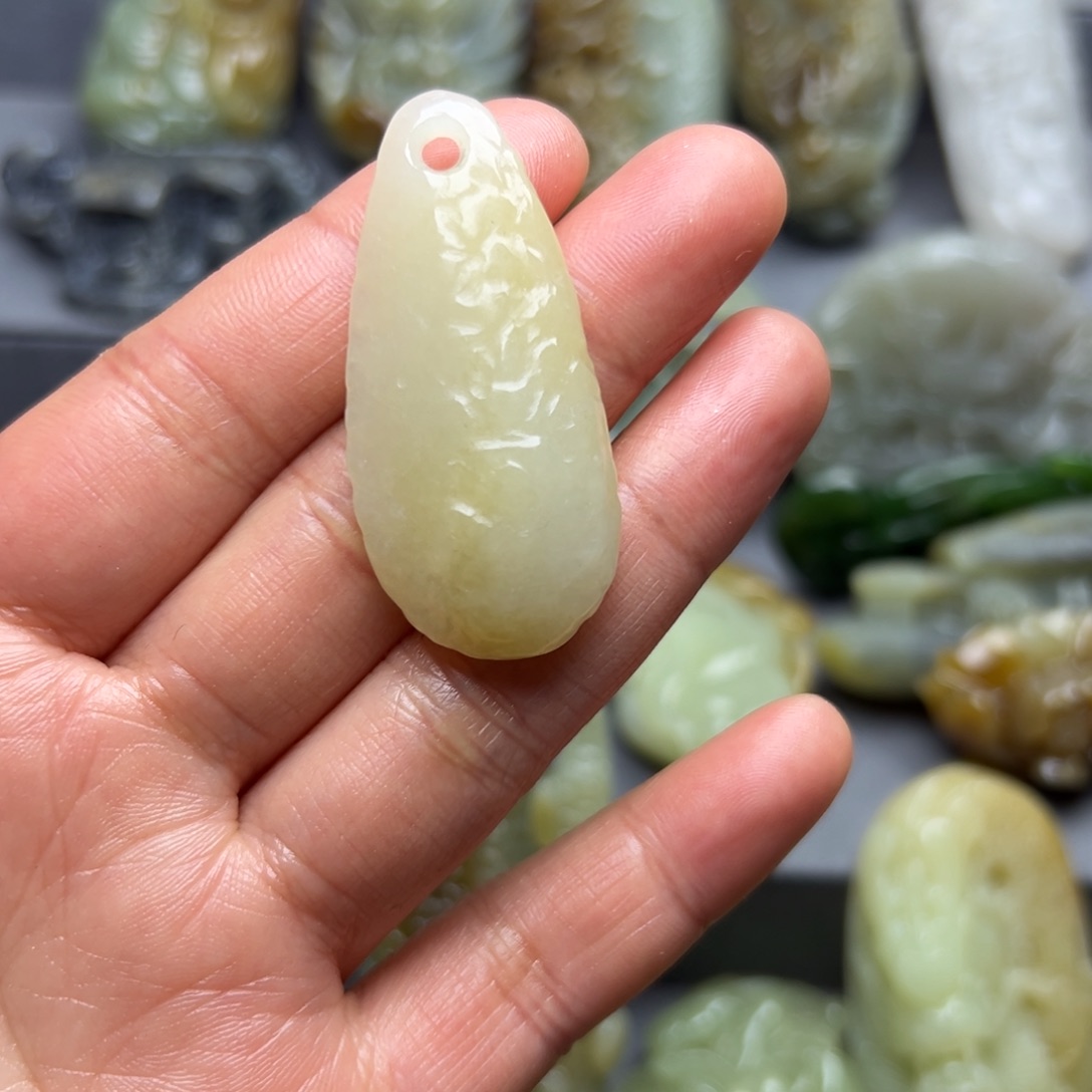 和田玉颈饰未镶嵌